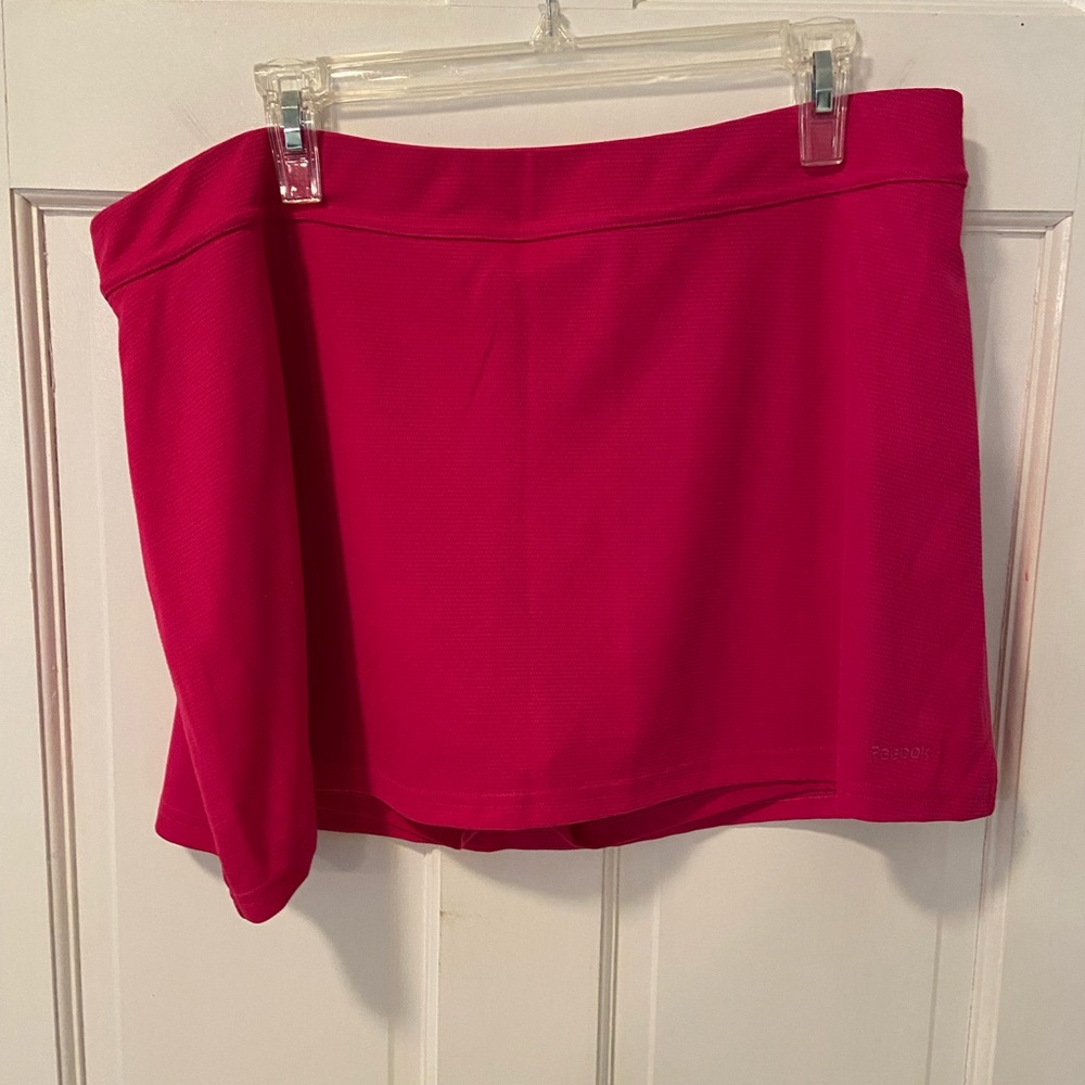 Reebok skort… Hot pink 100% polyester elastic waist with built-in shorts size XL